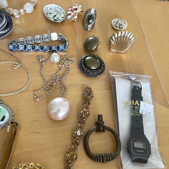 ESTATE SALE JEWELRY LOT - UNKNOWN REMAINDER - Picture 4 of 5